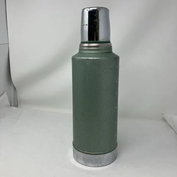 Vintage STANLEY Aladdin 1/2 Gal Green Thermos Model A-945DH with Stopper & Cup - Picture 6 of 11